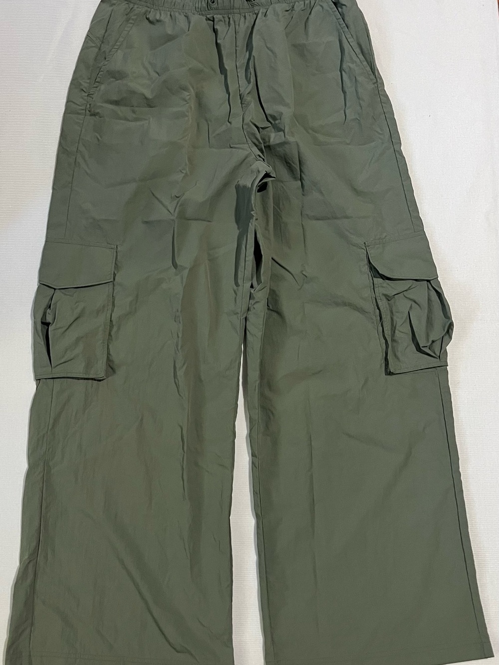 Gilly Hicks Olive Cargo Pants - Utility Pocket Style Flare Women’s Size M Medium